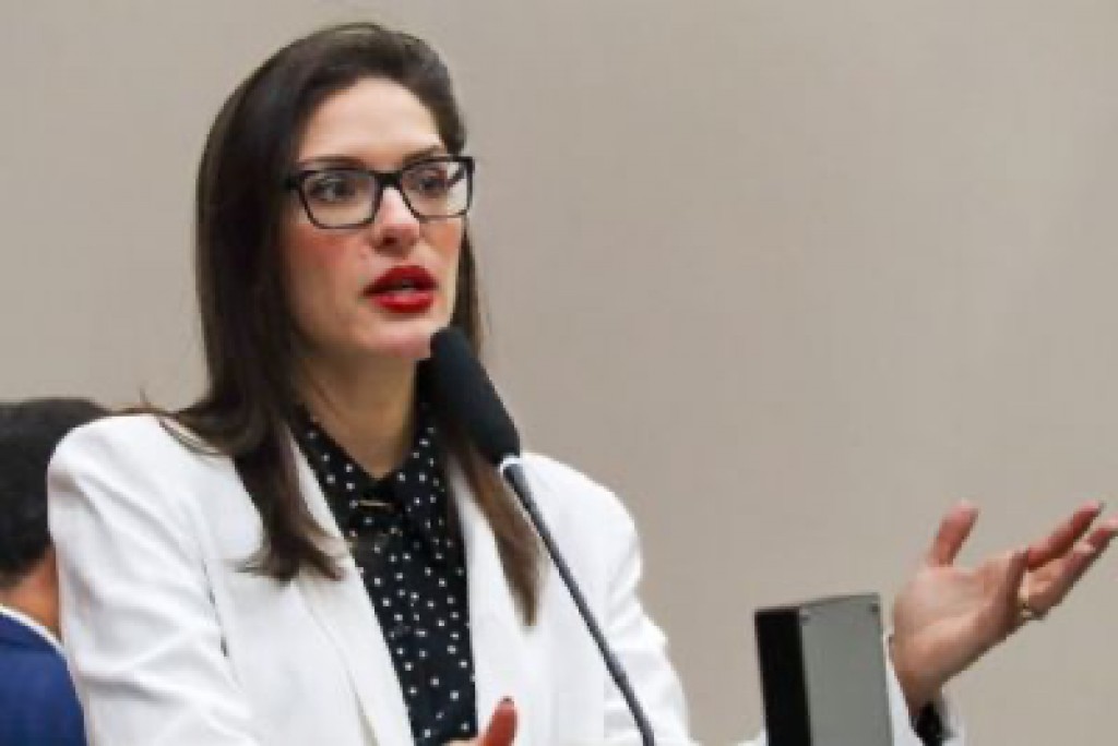 Isolada no MDB, Janaína enfrenta resistência à candidatura ao Senado