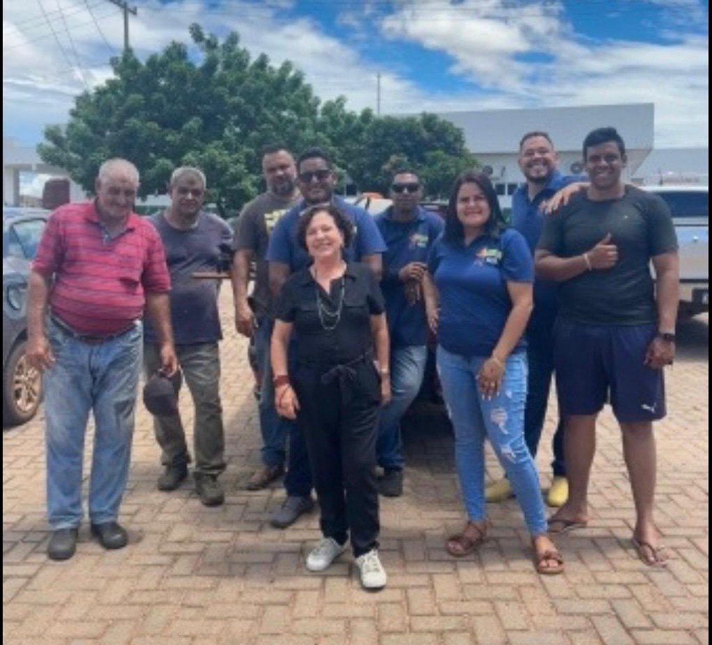 Baixinha Giraldelli coordena mutirão de limpeza em bairros de Cuiabá